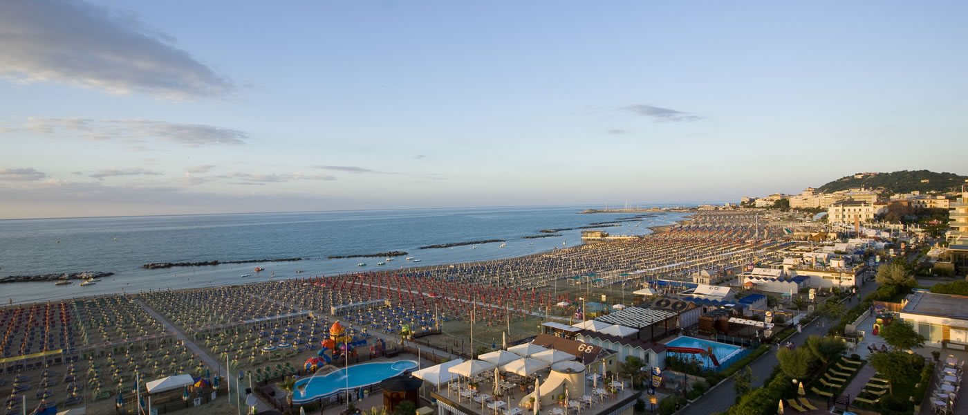 spiaggia e servizi della Romagna